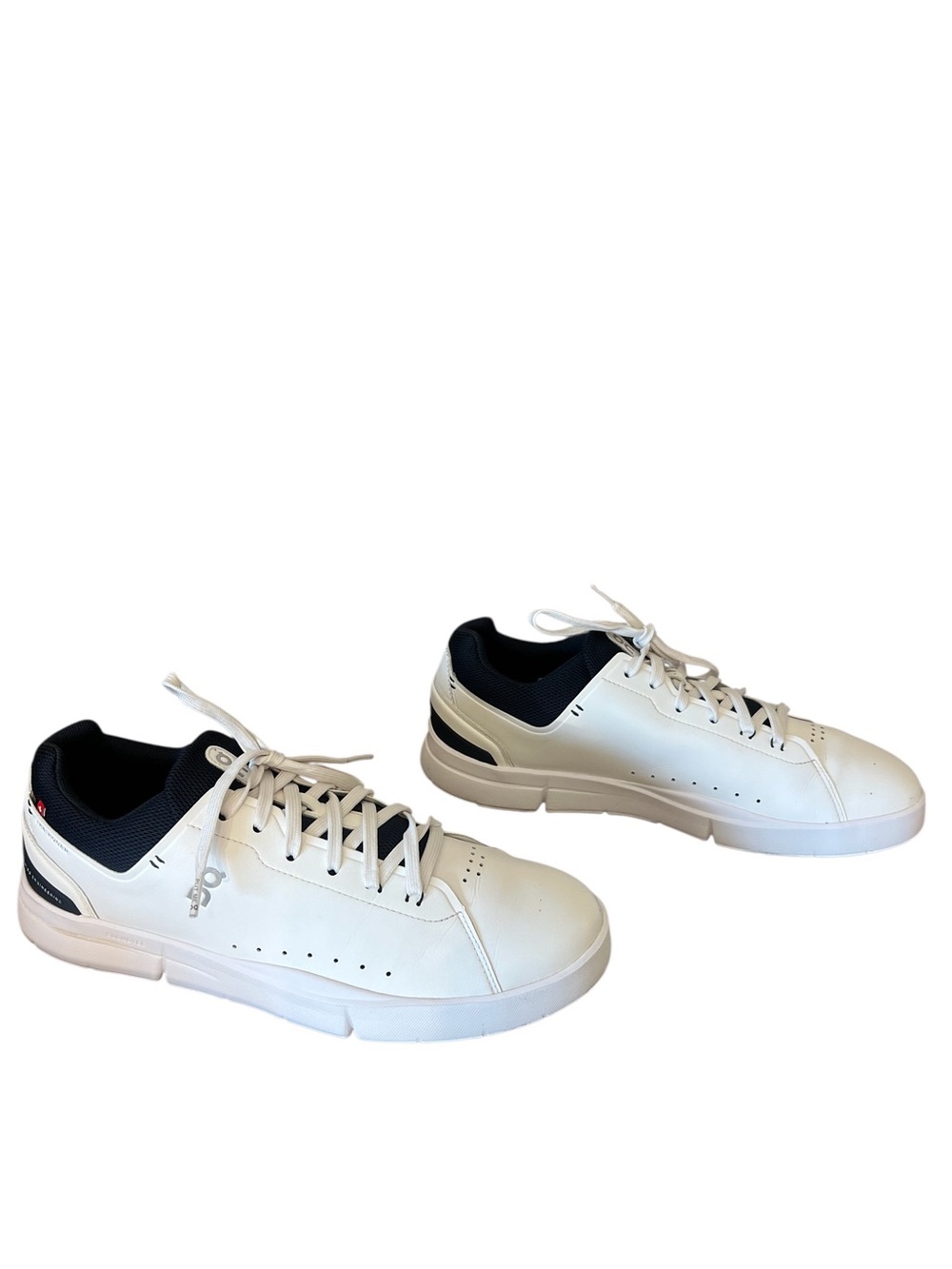 On Cloud ON The Roger Advantage Tennis shoe white midnight blue men’s sz 11.5